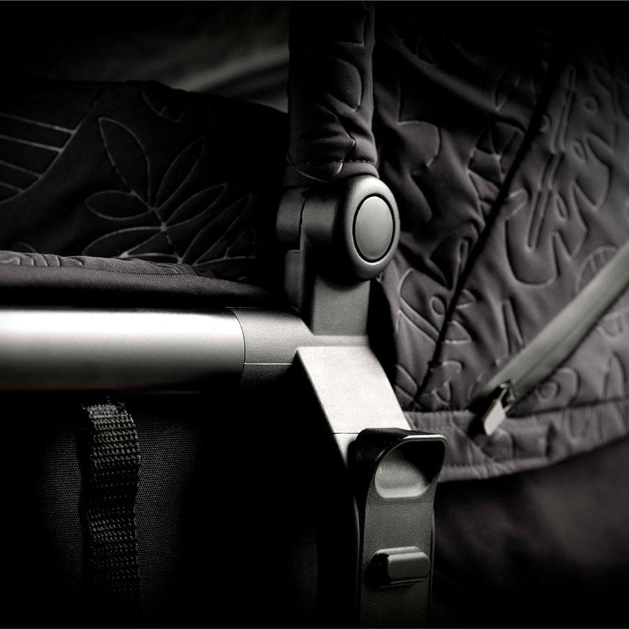 Jané Limited Edition Crosslight Pro Carbon 3in1 Travel System with Lie-Flat Kombibaby Car Seat