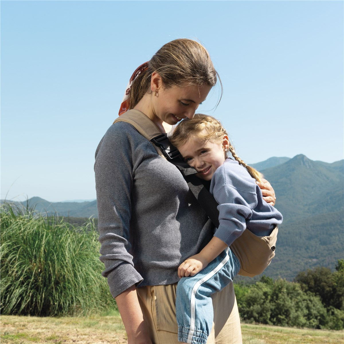 Jane Catch Lightweight Hip Baby Carrier for toddlers aged 9 to 48 months, Sesame