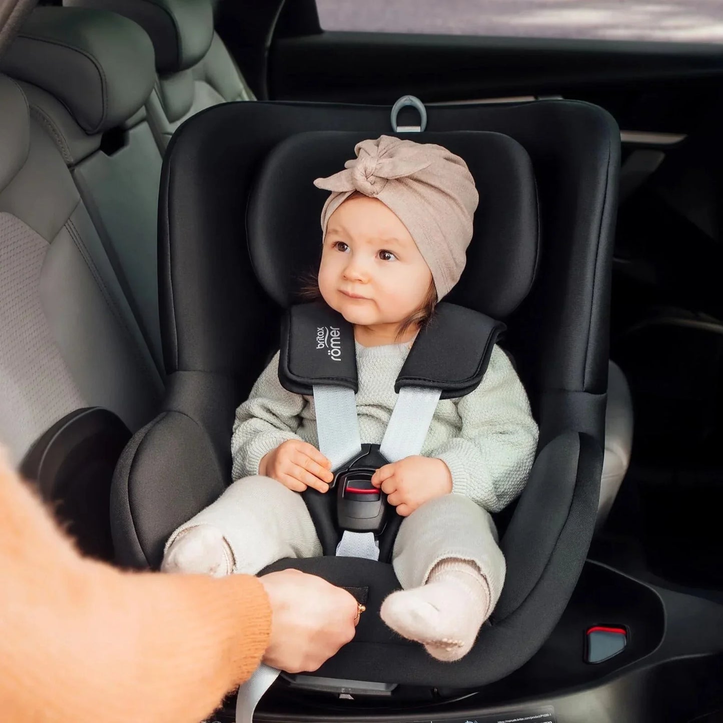 Britax Römer Dualfix M Plus 360 Spin Car Seat - Space Black